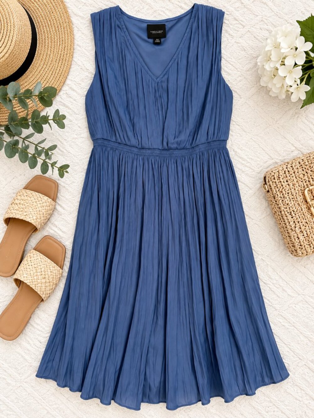 Simply Vera Vera Wang Petite XS Blue Pleated V Neck Knee Length Dress